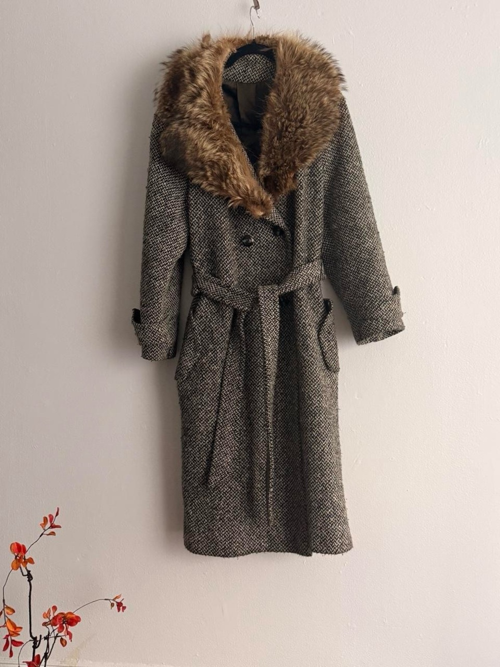 Vintage 70s Womens Gray Tweed Long Coat with Fur Collar